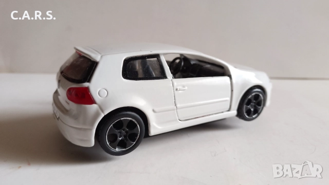 Volkswagen Golf GTI Bburago - Мащаб 1:32, снимка 5 - Колекции - 51534050