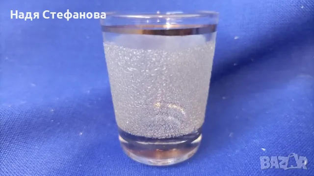 Ретро комплект бутилка с тапа и 6 чашки, ракия, златни кантове, посипка, изключителни, снимка 7 - Антикварни и старинни предмети - 47673469