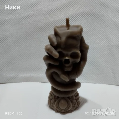 Свещ от пчелен восък череп със змия, снимка 2 - Свещи и свещници (декоративни) - 56322010