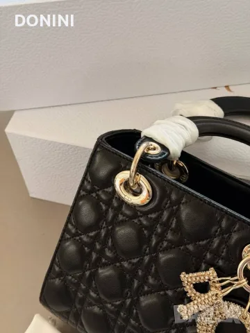 Christian Dior Дамска чанта, кожа, снимка 3 - Чанти - 56347456