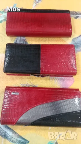 Дамски портмонета от естествена лакирана кожа различни цветове.