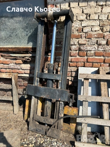 Повдигателна уредба за мотокар