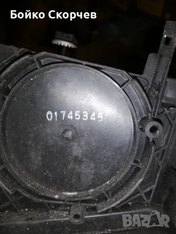 Десен фар за Нисан Навара., снимка 4 - Части - 49763885