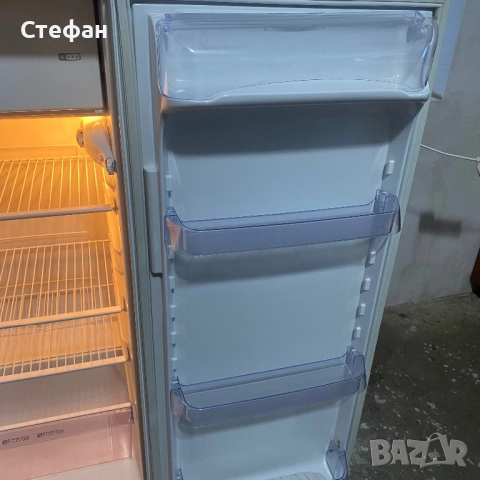 Хладилник с фризер ZANUSSI, снимка 4 - Хладилници - 52483795