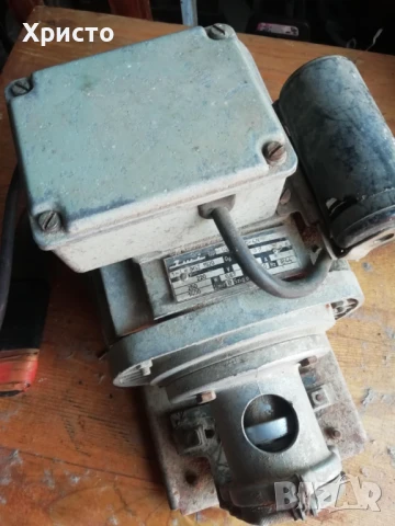 Редуктор за месомелачка и два двигателя, снимка 3 - Обзавеждане на кухня - 33143485
