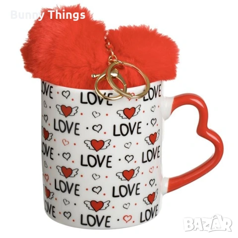 Керамична бяла чаша с дръжка сърце и пухкав ключодържател червено сърце – 350 мл/ Свети Валентин, снимка 3 - Чаши - 53410350