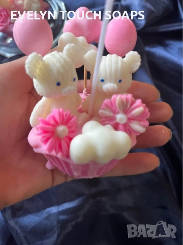 Свещ „Мечета с балони“ – в розова капкейк основа, снимка 8 - Декорация за дома - 51782795