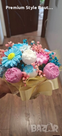 Ръчно изработен букет от ароматни сапунени цветя 💙💗, снимка 3 - Декорация за дома - 53660363