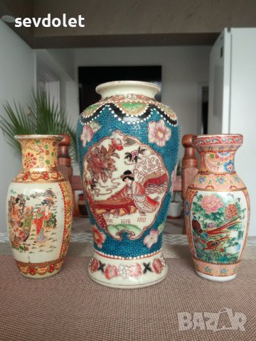 Продавам 3 бр.красиви и стилни вази.Порцелан-Китай.Голямата е маркирана.Цената е за всичките.