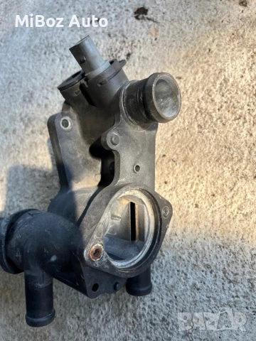 Корпус на термостата Фолксваген Голф 6 VW Golf, снимка 3 - Части - 50803182