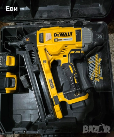🔧 DeWALT XR 18V Brushless такер Продавам акумулаторен такер DeWALT XR 18V,, снимка 4 - Куфари с инструменти - 52996603
