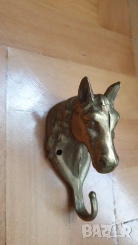 Стара бронзова закачалка с глава на кон, снимка 1