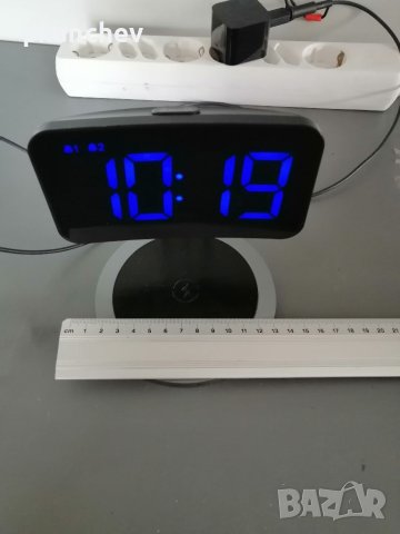 LED Часовник с две аларми и безжично зарядно за телефон. , снимка 2 - Друга електроника - 40694953