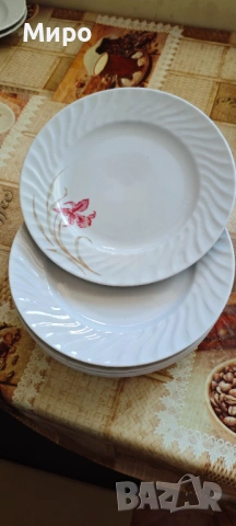 Български порцеланов сервиз от 24 части, снимка 6 - Антикварни и старинни предмети - 53839267