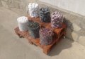 Подвижен стелаж на 2 нива с гръцки мраморни (декоративни / градински) камъни за склад / шоурум, снимка 1