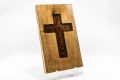 Дървена релефна икона с инкрустиран в смола кръст от дъб – натурален цвят, снимка 2