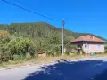 ДИРЕКТНО ОТ СОБСТВЕНИК! Масивна къща с 1.5 дка равен двор на 1 час път от София, снимка 1