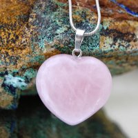 Колие сърце от розов кварц *Любов*,30мм, снимка 1 - Колиета, медальони, синджири - 34709790