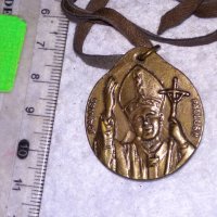 ПАПА ЙОАН ПАВЕЛ II - ПОМЕДНЕН МЕСИНГОВ РИМОКАТОЛИЧЕСКИ МЕДАЛЬОН ИКОНКА с ШНУРЧЕ от ВЕЛУР 13775, снимка 11 - Колиета, медальони, синджири - 41483720