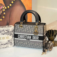 Дамска чанта на Christian Dior, снимка 4 - Чанти - 44658500