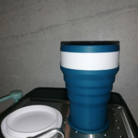 Туристическа сгъваема чаша с карабинер, снимка 1 - Термоси - 44594366