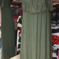 Зелена дълга рокля с дантелена платка в горната част, снимка 1 - Рокли - 36361002