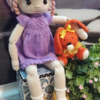Плетена играчка Кукла Вика + подарък Зайче,  Ръчно изработена, Перфектен подарък, снимка 7 - Плюшени играчки - 41772690