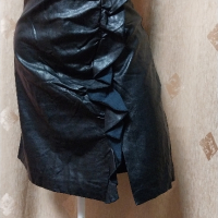 XL Черна кожена пола с къдри , снимка 3 - Поли - 44679165