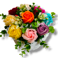 Букет от ароматни сапунени рози в ръчно изработена бяла кашпа Подходящ подарък за всеки повод , снимка 2 - Романтични подаръци - 44702236
