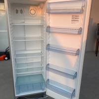 Хладилник AEG - Охладител 180 см - С диспенсър за газирана вода, снимка 8 - Хладилници - 36239340