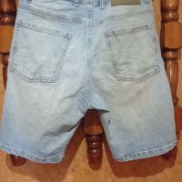 Zara дънкови къси панталони , снимка 2 - Къси панталони и бермуди - 41359620