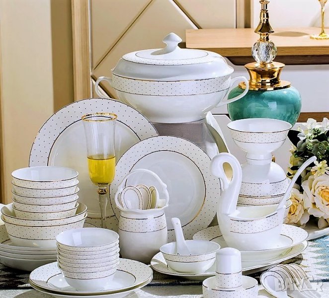 💝 Сервиз за хранене от костен порцелан със златен декор 💝 - 40 части, снимка 1