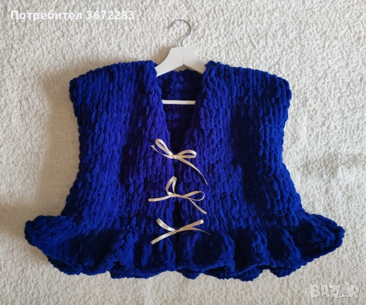 Ръчно плетена дамска жилетка без ръкави с панделки, снимка 1