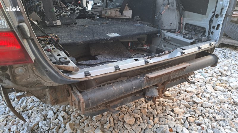 заден теглич 211 липсва куката и модула, снимка 1