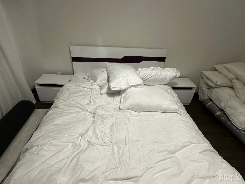 Спалня с 2 нощни шкафчета, снимка 1