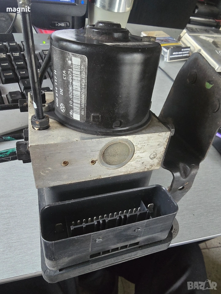 6Q0907379L 6Q0614117H ABS помпа от Vw Polo, снимка 1