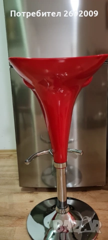 Продавам въртящ се стол