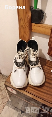 дамски ботуши бели. 