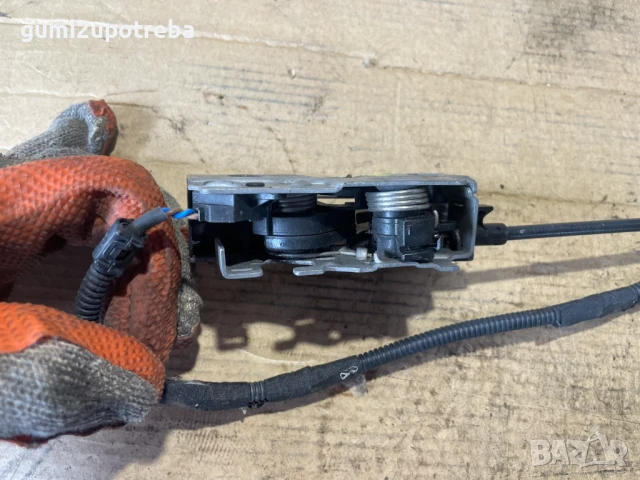 Заключване Брава Преден Капак 10B823509A Volkswagen ID.3 E11 pro, снимка 4 - Части - 50875117