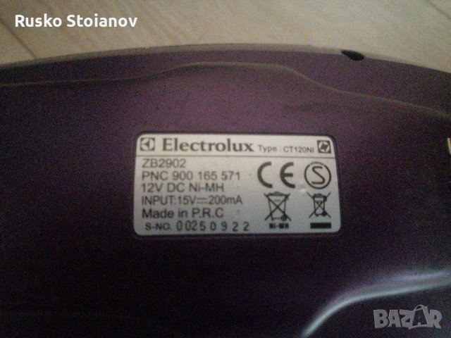 Акумулаторна прахосмукачка elektrolux , снимка 4 - Прахосмукачки - 39809353