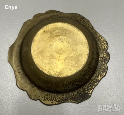 Малък пепелник от месинг, снимка 2 - Антикварни и старинни предмети - 49615316