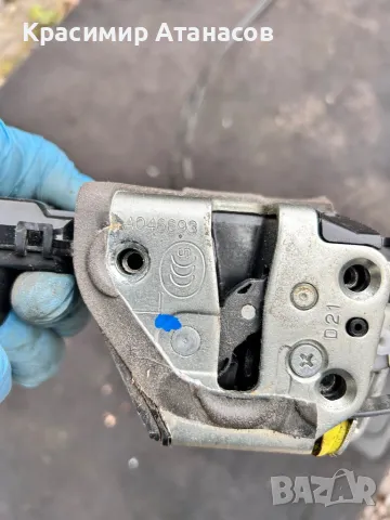 Брава на врата предна лява за Тойота Аурис. A046693, снимка 2 - Части - 49637229