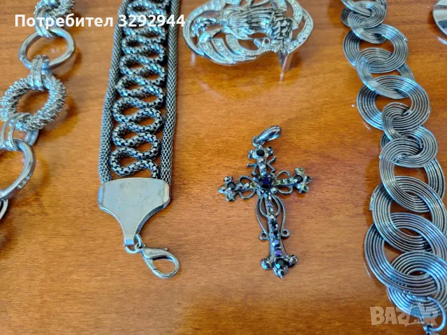 Гривни, снимка 1