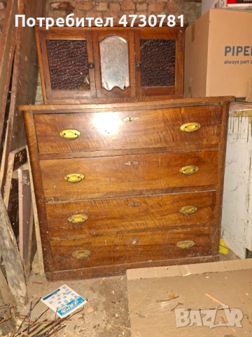 Антикварен шкаф скрин