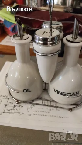 Порцеланов стар комплект за олио,оцет,пипер и сол