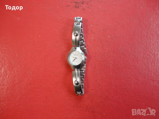 Дамски швейцарски часовник Gucci, снимка 6 - Дамски - 50459663