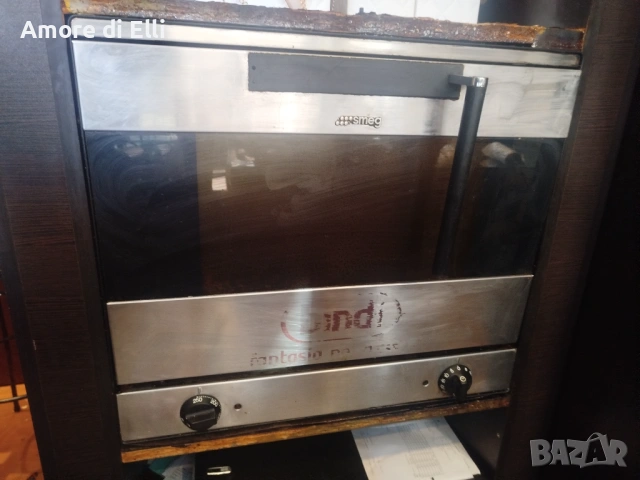 Малък конвектомат работещ 4 тави