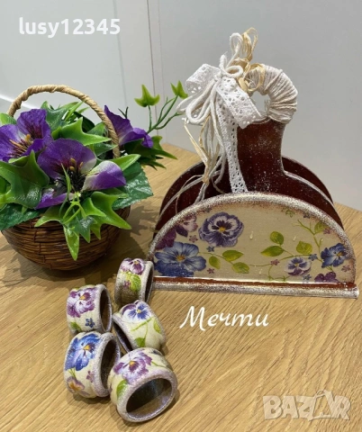 Двоен салфетник- Пролетни теменужки!💜💚💜, снимка 3 - Прибори за хранене, готвене и сервиране - 53843121