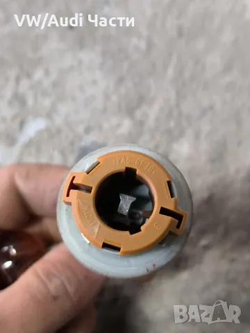 Фасунга мигач мигачи фар за Голф 5 Туран Пасат VW Golf 5 Passat Touran 1K6953123E , снимка 2 - Части - 50158370