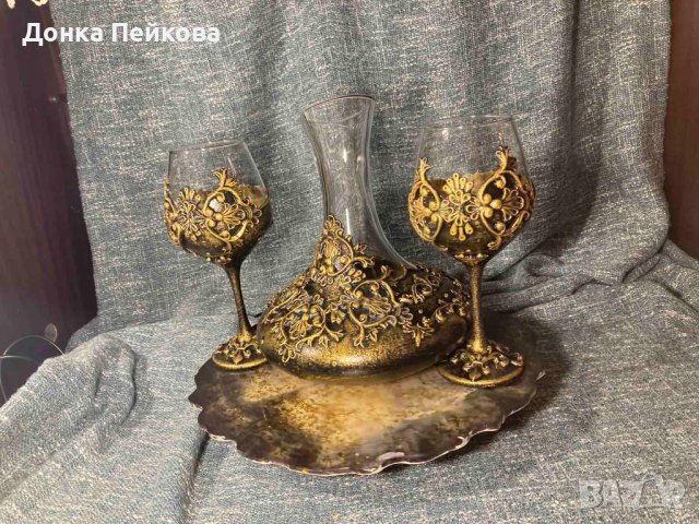 Ръчно изработен сервиз . декантер с две чаши в злато, снимка 3 - Декорация за дома - 41700351
